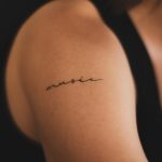 Typographie tatouage : choisir une police intemporelle